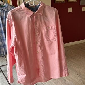 Classic, 100% cotton Tommy Bahama menswear shirt .